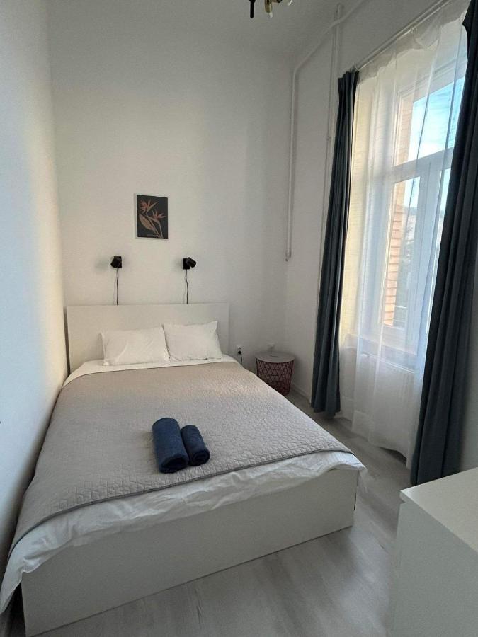 3-br Flat In Jewish Quarter *