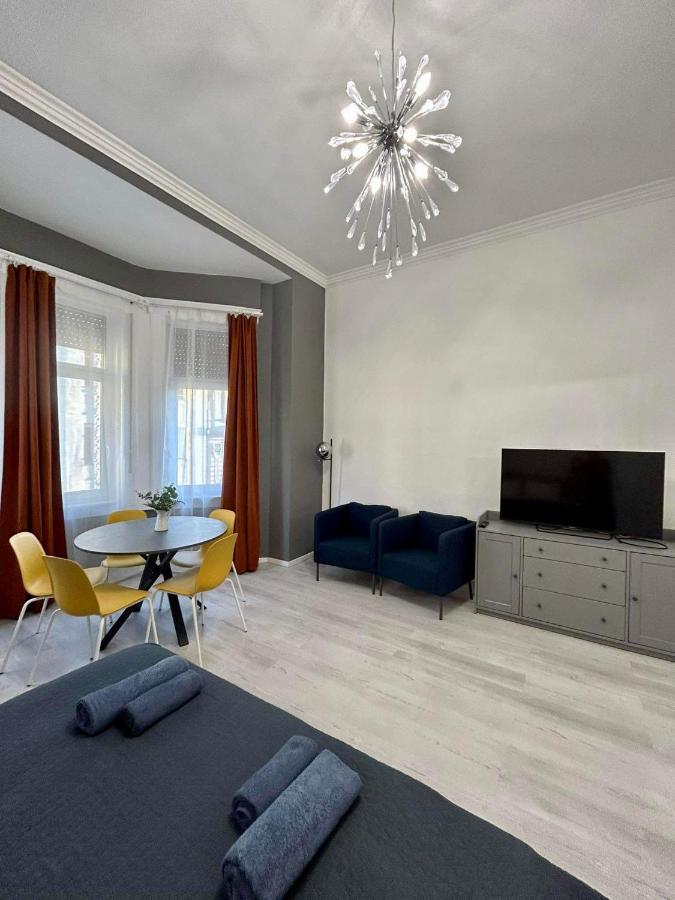 3-br Flat In Jewish Quarter